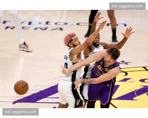 马刺团队篮球展现深度 五人得分上双轻取对手